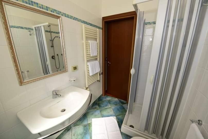 Albergo La Locanda Degli Apolidi Atena Lucana Extérieur photo